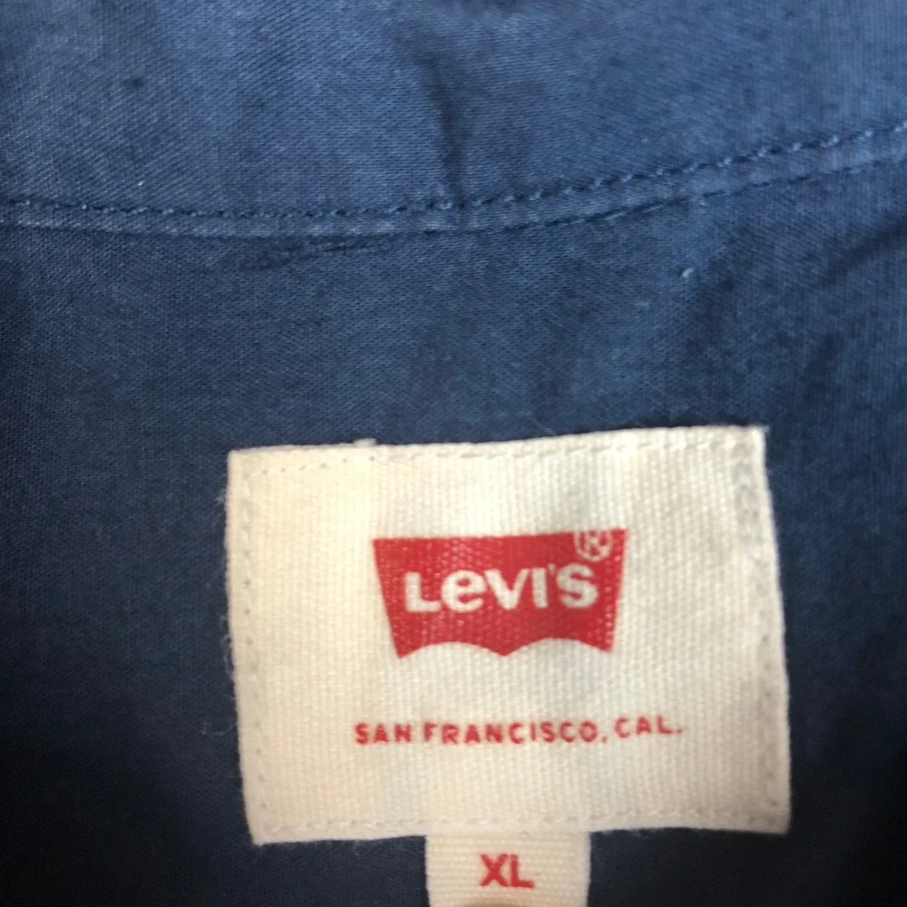 Levis Mens Size XL Short Sleeve Button Down Shirt Navy Blue Pocket Cotton Blend